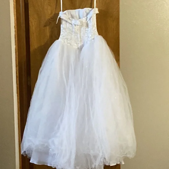 David’s Bridal Wedding Dress Size 6 - Picture 5 of 14